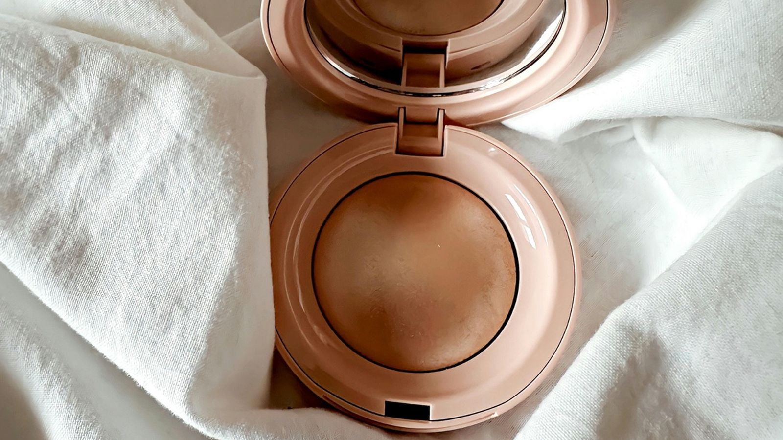 A cream blush compact on white background — representing best concealers for glowing skin