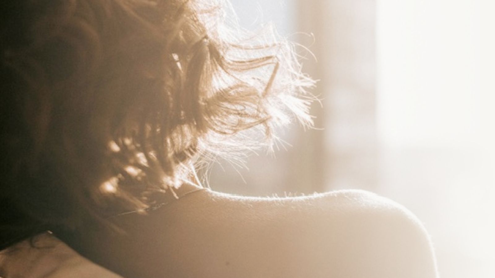 A Soft Morning Reset Ritual for a Calmer Start and a More Natural Glow