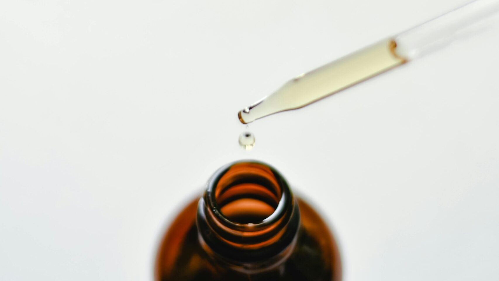 Beginner’s Guide to Retinoids: A Glow-First Approach to Getting Started