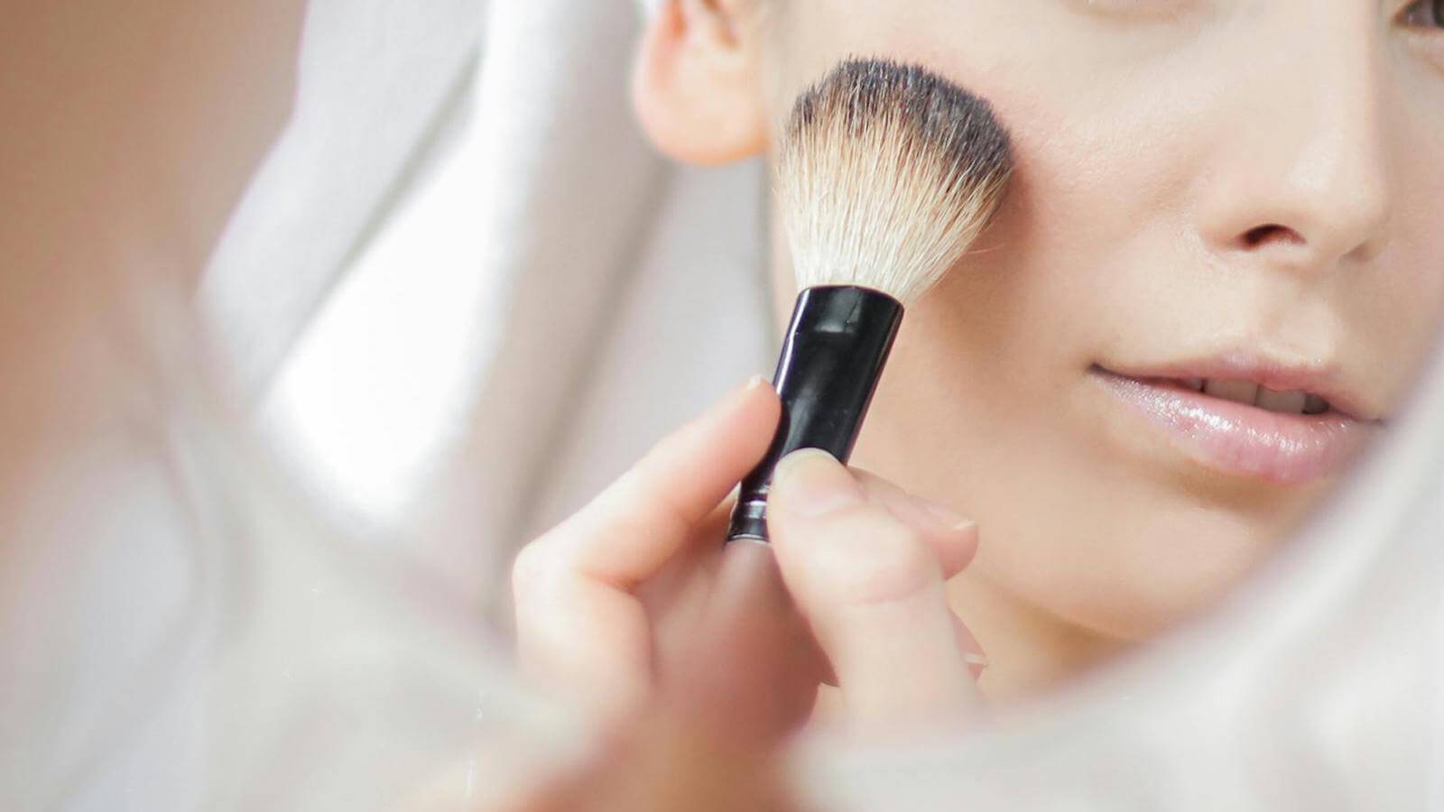 Why Your Glowy Makeup Looks Flat in Daylight (and How to Fix It)